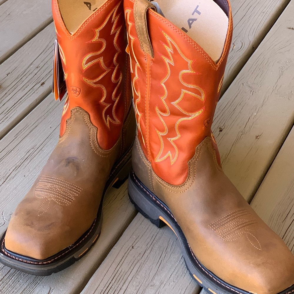 Ariat Men’s Workhog Steel Toe boots, size 11.5 EE Wide, in Dark Earth/ Brick
